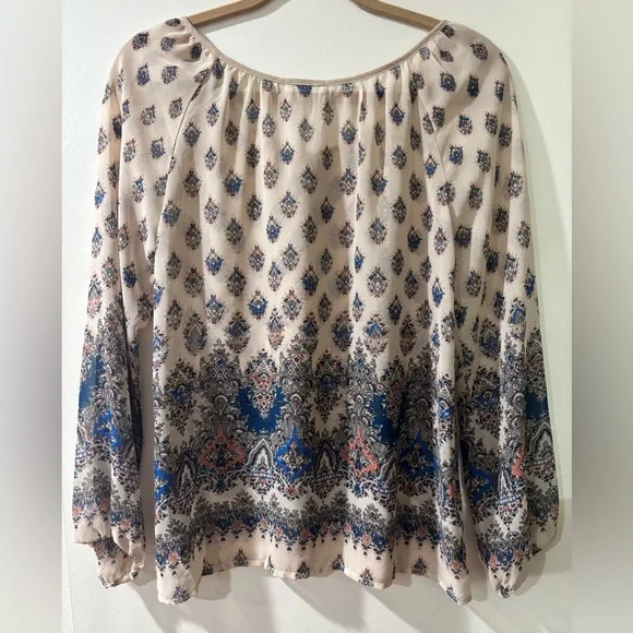 BLU PEPPER Elegant Beige Patterned Blouse, Medium, Like New - Picture 4 of 6